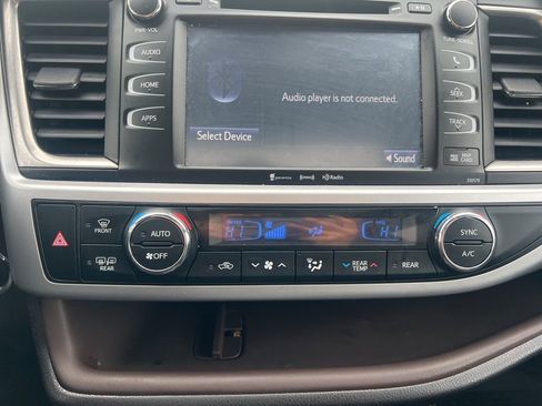 Used 2018 Toyota Highlander XLE image 22