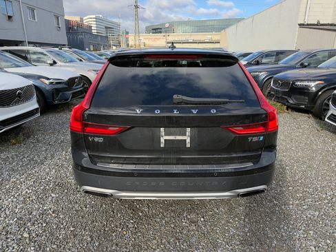 Used 2018 Volvo V90 T5 Cross Country w/ Convenience Package image 5