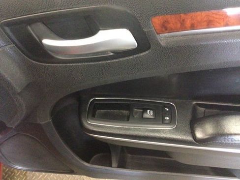 Used 2014 Chrysler 300 AWD w/ Driver Convenience Group image 14