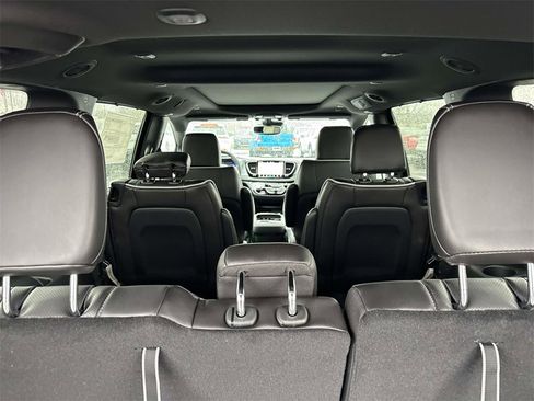 New 2026 Chrysler Pacifica Limited image 8