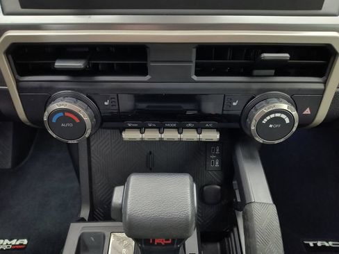 Used 2024 Toyota Tacoma TRD Sport AWD/4WD image 25
