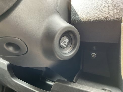 Used 2025 RAM ProMaster 2500 w/ Convenience Group image 7