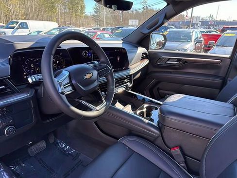 Certified 2025 Chevrolet Suburban Premier image 17