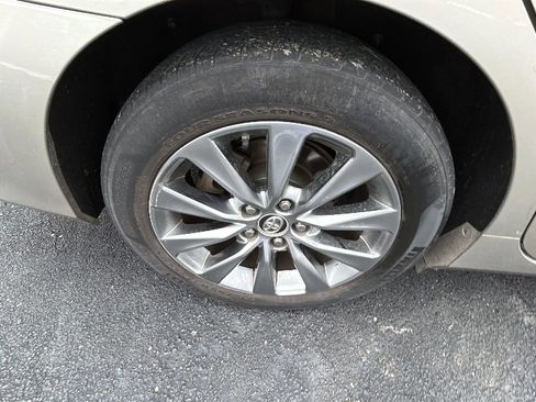 Used 2015 Toyota Camry XLE image 41