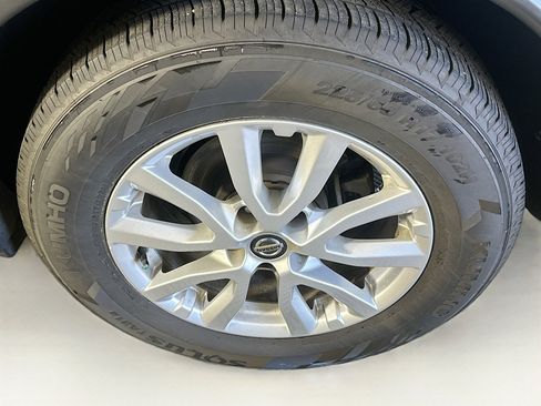 Used 2020 Nissan Rogue SV FWD image 11