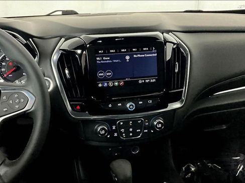 Used 2023 Chevrolet Traverse LT image 6