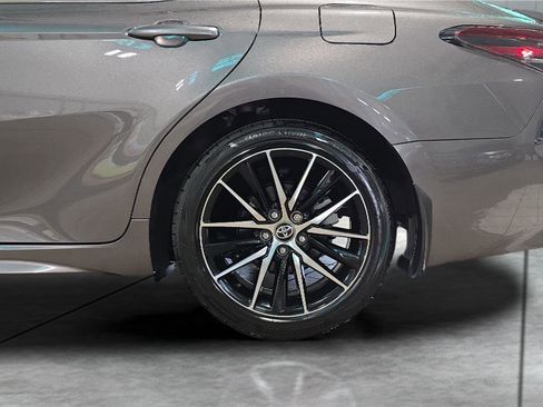 Used 2024 Toyota Camry SE image 29