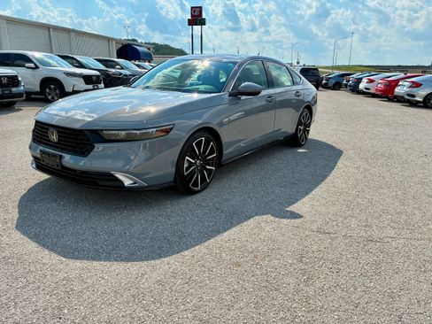 Used 2024 Honda Accord Touring image 7