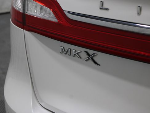 Used 2017 Lincoln MKX Select w/ Select Plus Package image 30