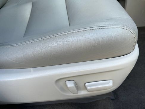 Used 2017 Toyota Sienna XLE Premium FWD image 41