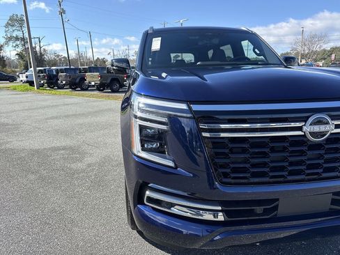 Used 2025 Nissan Armada Platinum image 9