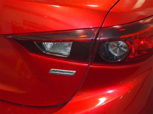 Used 2016 MAZDA MAZDA3 i Sport w/ Preferred Equipment Package image 12