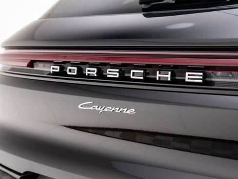 New 2026 Porsche Cayenne image 38