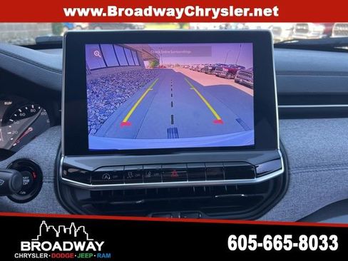 Used 2023 Jeep Compass Latitude image 18