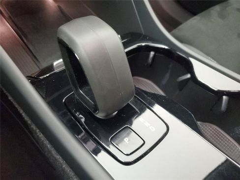 Certified 2024 Volvo C40 P8 Recharge Ultimate w/ Protection Package Premier RWD image 32