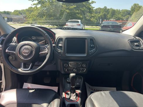 Used 2018 Jeep Compass Trailhawk AWD/4WD image 19