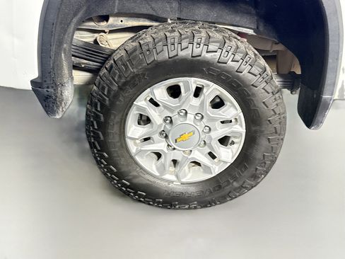 Used 2023 Chevrolet Silverado 2500 LT w/ Convenience Package image 32