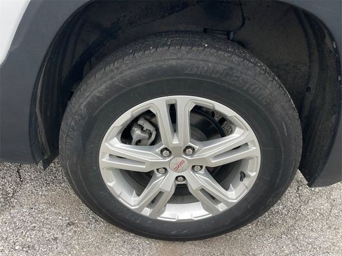 Used 2024 GMC Terrain SLE image 22