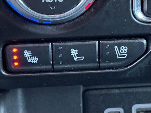 Used 2023 Chevrolet Suburban Premier image 20