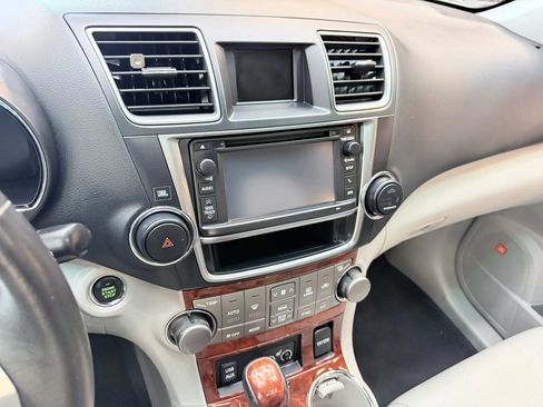 Used 2013 Toyota Highlander Limited w/ Protection Pkg AWD/4WD image 20