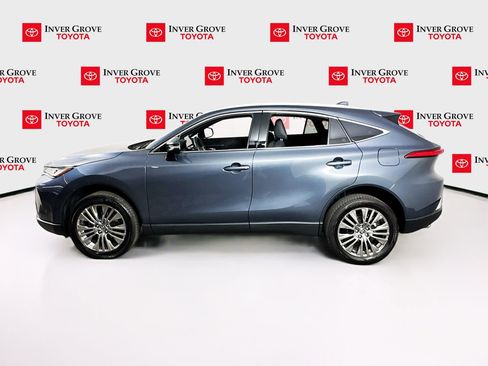 Used 2024 Toyota Venza XLE image 7