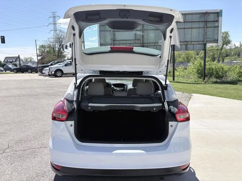Used 2018 Ford Focus SE FWD image 8