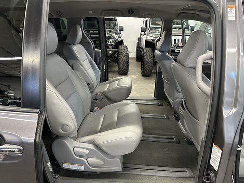 Used 2017 Toyota Sienna XLE w/ XLE Navigation Package AWD/4WD image 16