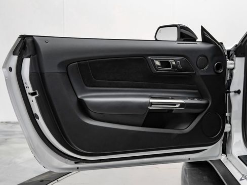 Used 2019 Ford Mustang Shelby GT350R w/ GT350R Equipment Group 920A RWD image 83