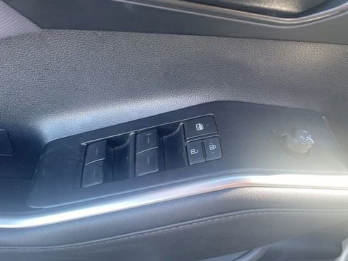 Used 2024 Toyota Highlander LE image 12