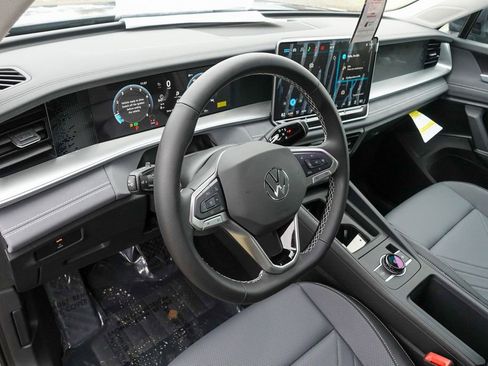 New 2026 Volkswagen Tiguan SE image 11