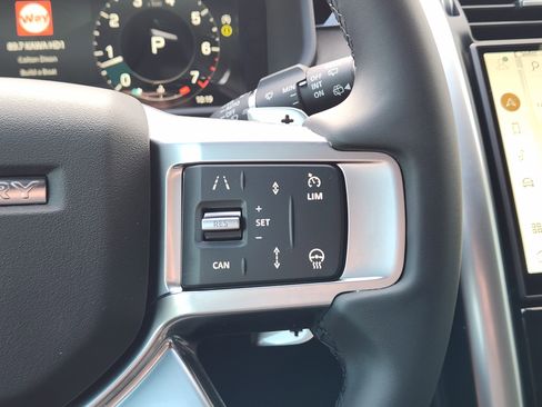 New 2025 Land Rover Discovery S image 29