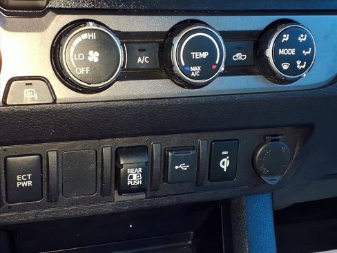 Used 2020 Toyota Tacoma TRD Sport image 17