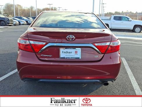 Used 2017 Toyota Camry SE image 5