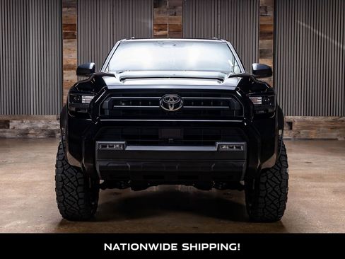 Used 2025 Toyota 4Runner SR5 AWD/4WD image 4