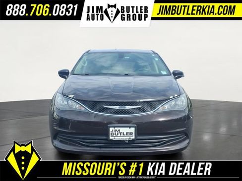Used 2017 Chrysler Pacifica Touring w/ Tire & Wheel Group FWD image 29
