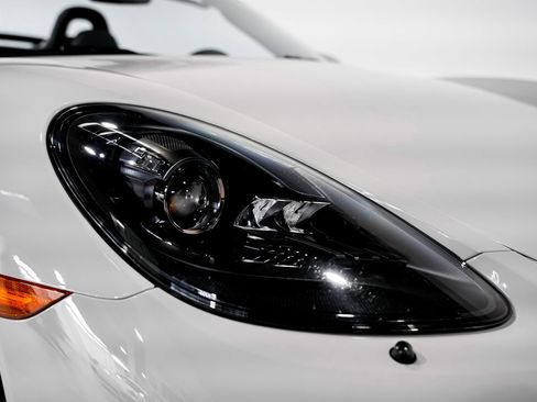 Used 2022 Porsche 718 Boxster Spyder RWD image 35