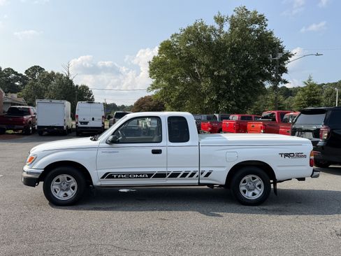 Used 2003 Toyota Tacoma 2WD Xtracab w/ SR5 Pkg image 9
