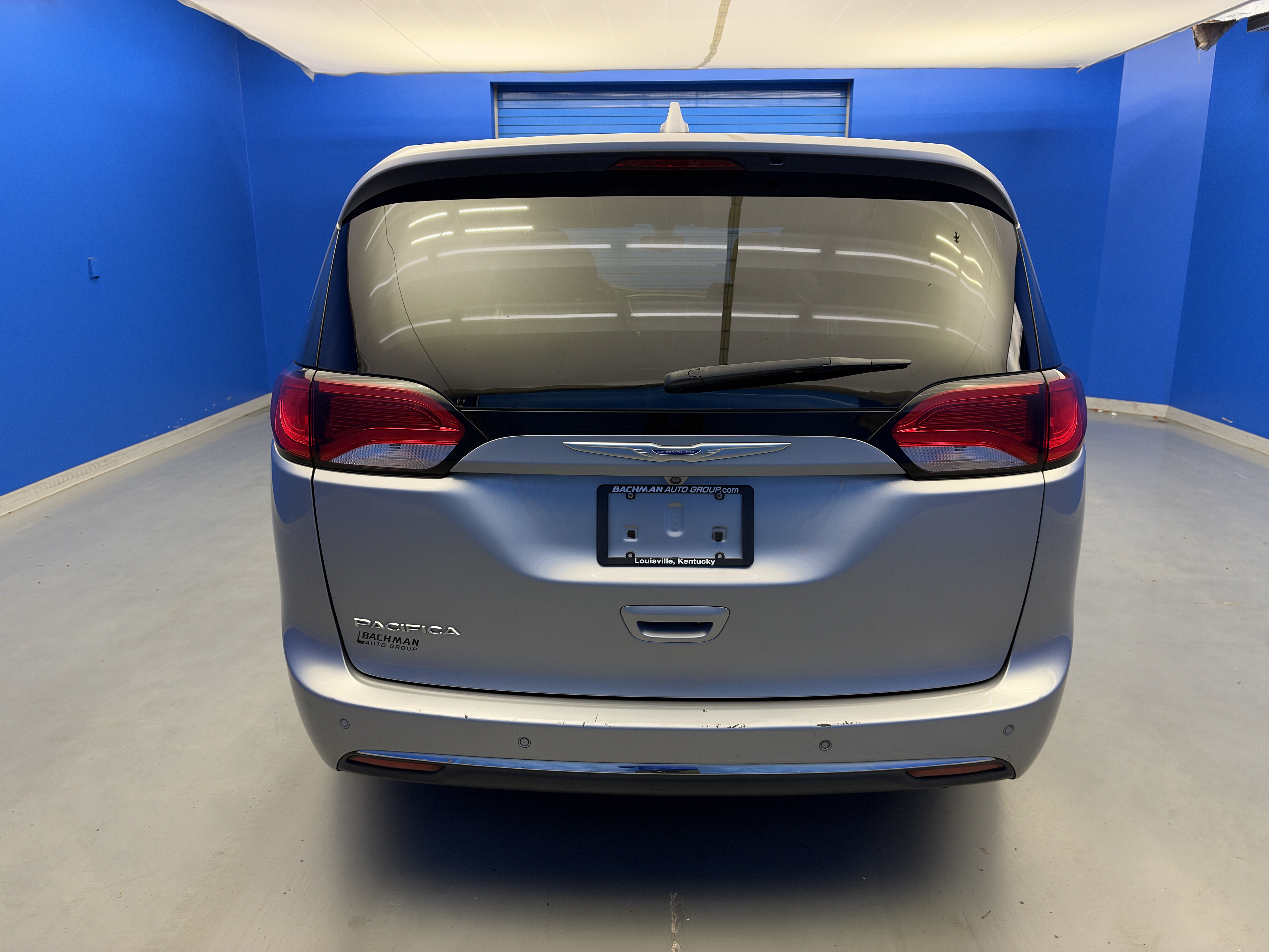 Used 2018 Chrysler Pacifica Touring Plus w/ Tire & Wheel Group FWD image 6