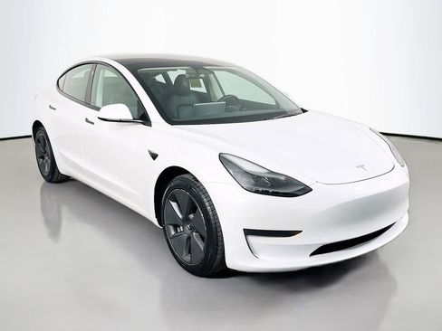 Used 2023 Tesla Model 3 Standard Range RWD image 4