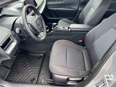 Used 2024 Toyota Prius LE FWD image 9