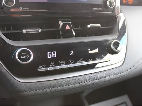 Used 2022 Toyota Corolla SE image 21