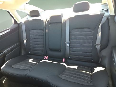 Used 2016 Ford Fusion SE image 13