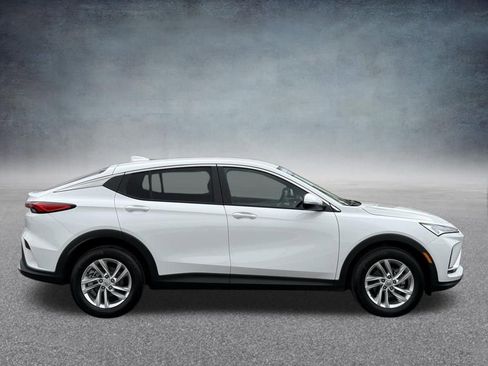 Certified 2025 Buick Envista Preferred image 2