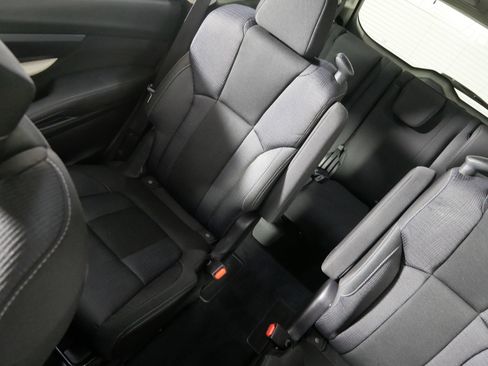 Used 2021 Subaru Ascent Premium w/ Convenience Package image 12