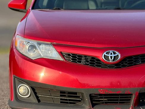 Used 2014 Toyota Camry SE FWD image 11
