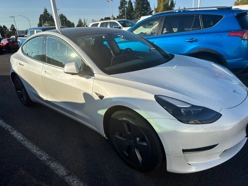 Used 2023 Tesla Model 3 Standard Range RWD image 3