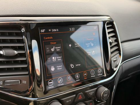 Used 2021 Jeep Grand Cherokee Limited w/ Luxury Group II image 24