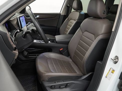 Used 2024 Volkswagen Atlas SEL AWD/4WD image 6