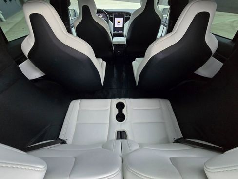 Used 2019 Tesla Model X Long Range image 21