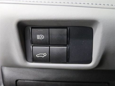 Used 2021 Toyota Highlander XLE image 36